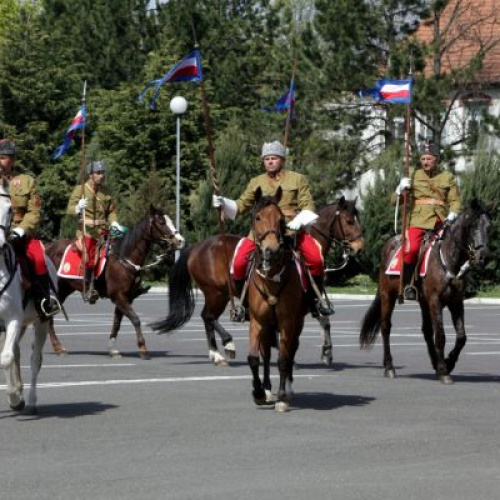 2. jazdecký pluk SIBÍRSKY nastupuje na nádvorie