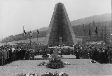 Dukla - Z odhalenia Pamätníka čs. armády – 4.10.1949