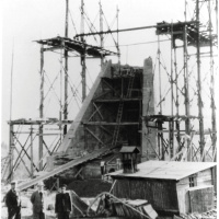 7. Výstavba pylónu pamätníka - pohľad od vojnového cinotrína