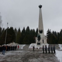 Pietny akt kladenia vencov pri Pamätníku Sovietskej armády vo Svidníku 