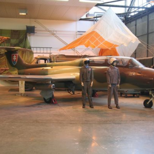 Jednomotorové prúdové podzvukové ľahké cvičné lietadlo L-29