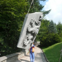 Odstránenie znaku ČSSR z Pamätníka čs. armádneho zboru na Dukle - 17.8.2012