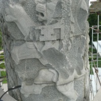 Poškodený pôvodný znak ČSR z Pamätníka čs. armádneho zboru na Dukle - 17.8.2012