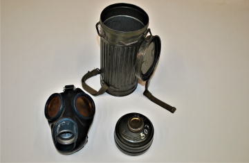 Nemecká ochranná maska GM 38 s filtrom a puzdrom