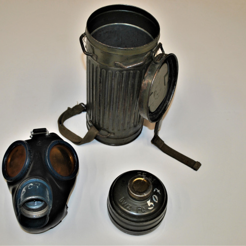 Nemecká ochranná maska GM 38 s filtrom a puzdrom