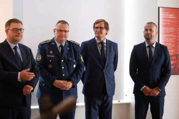 zástupcovia inštitúcií - B. Panis, M. Čaplovič, P. Bárta a D. Lesník