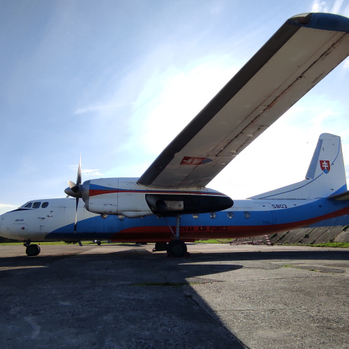 Antonov An-24V s trupovým číslom „5803“