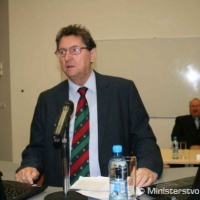 Doc. Segeš počas svojej prednášky