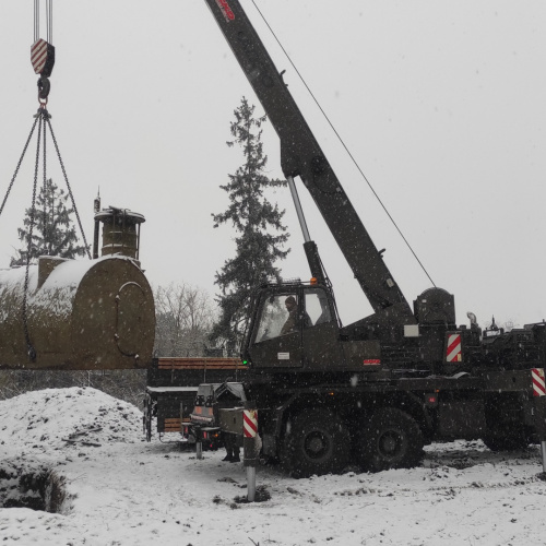 Vyzdvihnutie prevozného úkrytu PÚ-68