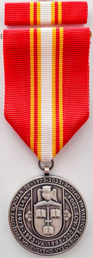 Pamätná medaila k 50. výročiu založenia vojenského vysokého školstva na Liptove