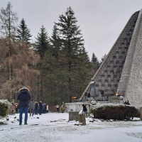 Pietne kladenie vencov na Pam. 1.ČSAZ v ZSSR pri príležitosti 79. výročia osolobodenia mesta Svidník (1)