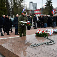 Pietne kladenie vencov na Pamätník armadného gen. Ludvíka  Svobodu vo Svidníku pri príležitosti 79. výročia osolobodenia mesta Svidník (1)