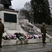 Tiché kladenie vencov na Pam. sov. armády vo Svidníku pri príležitosti 79. výročia oslobodenia mesta (3)