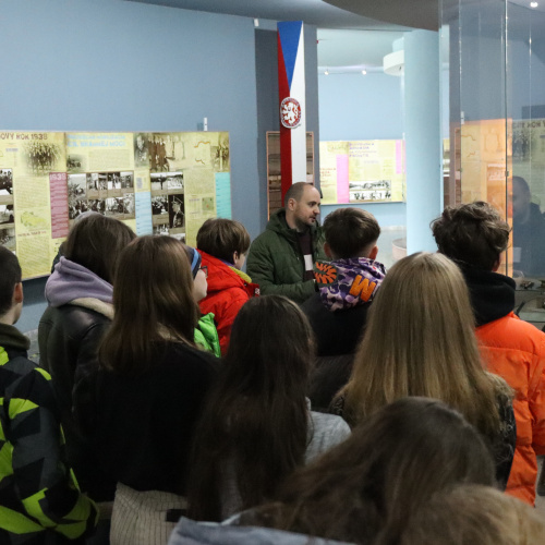 Hodina dejepisu v teréne a spomienkové stretnutia pri príležitosti 79. výročia oslobodenia mesta Svidník