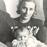Moskva 17. 11. 1944 Manželka gen. Goliana - Jarmila so štvormesačným synom Ivkom