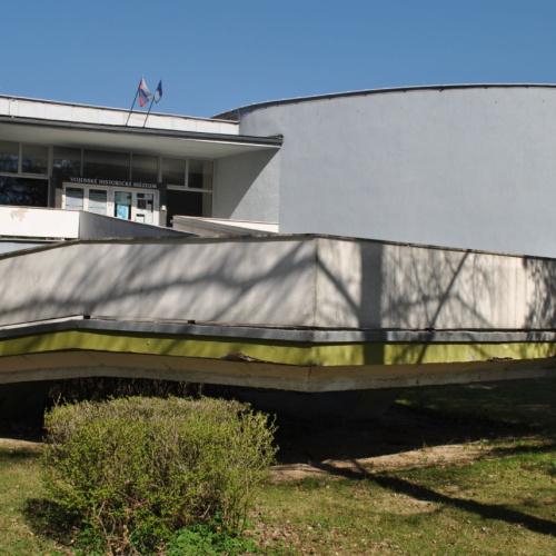 Budova Centrálnej expozície Vojenského historického múzea Mo Svidník (apríl 2019)
