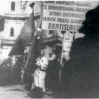 Deň 1.máj 1945 v oslobodenej Bratislave.