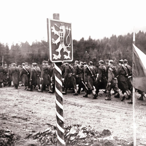 Vojaci 1. čs. arm. zboru pri prechode cez Duklu