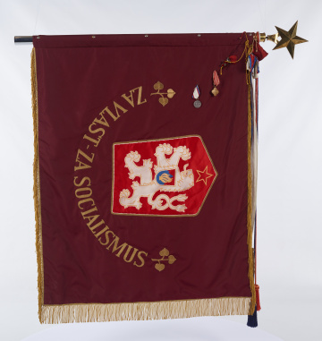 Bojová zástava 60. tankového pluku československo-sovietskeho priateľstva