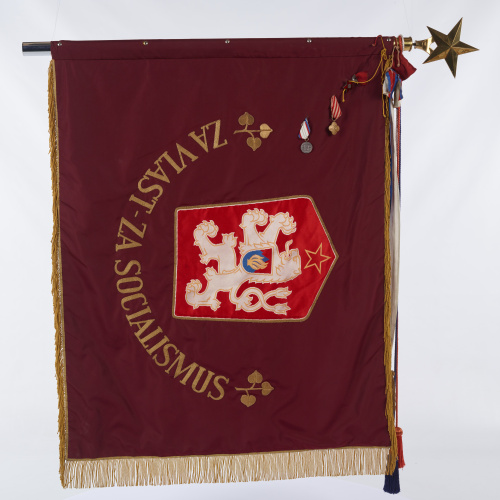 Bojová zástava 60. tankového pluku československo-sovietskeho priateľstva