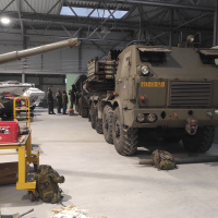 Inštalácia veľkorozmerných zbierkových predmetov v novej múzejnej hale H4