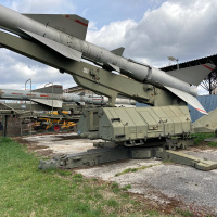 Odpaľovacia rampa SM-90 z protilietadlového raketového kompletu  S-75M Volchov
