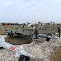 4. Odpaľovacia rampa 5P73 protilietadlového raketového kompletu S-125 NEVA