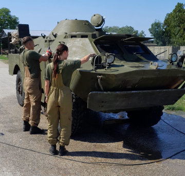 Ošetrovanie povrchu BRDM-2rch v Piešťanoch