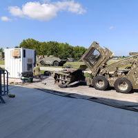 Ošetrovanie povrchu odmínovacieho vozidla Božena v Piešťanoch