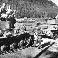 14. Povstalecké tanky pri Červenej Skale.