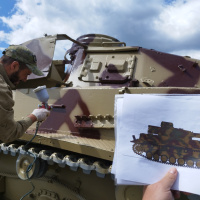 14. Nástrek kamufláže na nemeckom tanku Pz Kpfw IV na pomníku TARAN