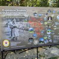 19. Nová informačná tabuľa inštalovaná na parkovisku pred Vyhliadkovou vežou na Dukle