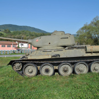 stredný tank T34-85 v obci Kapišová v okrese Svidník v Údolí smrti (2.) (september 2018)