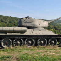 stredný tank T34-85 zo symboliky Tanková rota v útoku v obci Kružlová v Údolí smrti v okrese Svidník (6.) (september 2018)