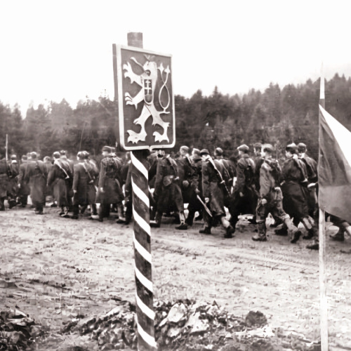 Vojaci 1. čs. arm. zboru pri prechode cez Duklu