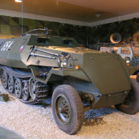 Polopásový obrnený transportér OT-810 „HAKO“