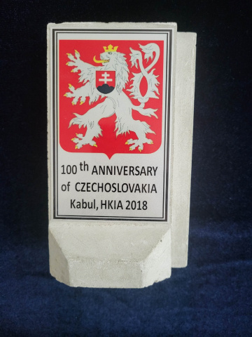 Pamätný model fortifikačného múru T-wall vydaný k 100. výročiu vzniku Československa