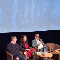 4. Zľava PhDr. Miroslav Sabol, PhD. (Historický ústav SAV), Mgr. Zdenka Hešterová, PhD. a   Mgr. Matej Medvecký, PhD. počas diskusie k prezentovaným príspevkom.