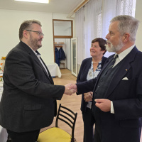 Prednáška vojenského historika na spomienkovom stretnutí v Pezinku