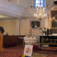 Prednáška vojenského historika na spomienkovom stretnutí v Pezinku