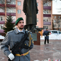Pietne kladenie vencov pri príležitosti 81. výročia oslobodenia mesta Svidník pri soche arm. gen. Ludvíka Svoboda (1)