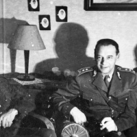 Zľava škpt.Dr.Nábělek,2.gen.R.Viest,vel.1.čs.armády na Slovensku