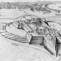 Východný pohľad na Komárňanskú pevnosť so zemným valom, ktorý vybudovali medzi pevnosťou a mestom v roku 1528.