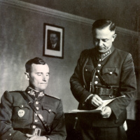 Gen. Ján Golian a kpt. Milan Polák na veliteľstve 1. čs. armády na Slovensku v Banskej Bystrici