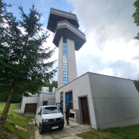 Vyhliadková veža na Dukle - výmena dverí v miestnosti trafostanice