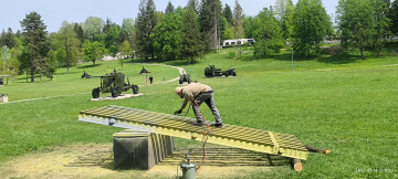 Renovácia odpaľovacej rampy na gardovom mínomete BM 13-16 v Parku bojovej techniky