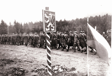 Vojaci 1. čs. arm. zboru pri prechode cez Duklu