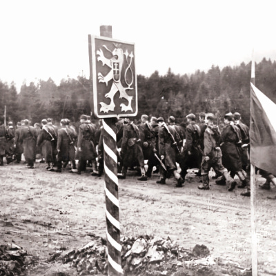 Vojaci 1. čs. arm. zboru pri prechode cez Duklu