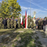 Delegácia ČSOL pri československom hraničnom orientačnom stĺpe na Dukle