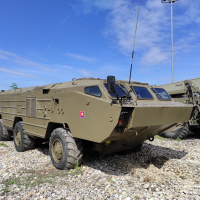 2. Odpaľovacie zariadenie 9P129 raketového komplexu 9K79 Točka